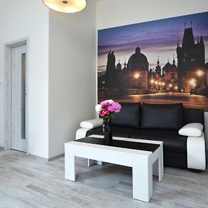 Navratilova Apartments